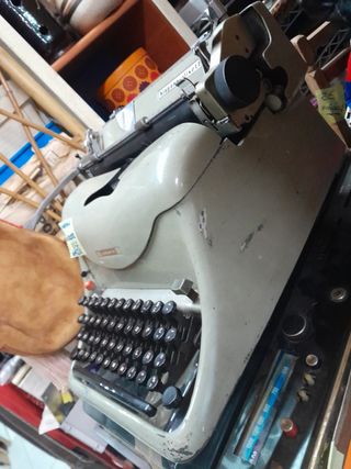 Máquina de escribir antigua LEXICON 80