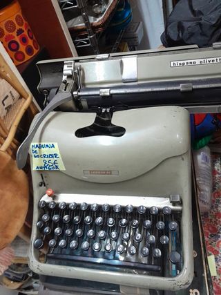 Máquina de escribir antigua LEXICON 80