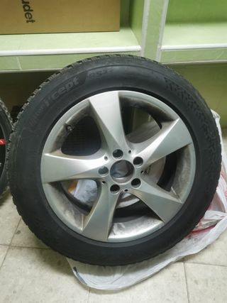 Llantas 17 y neumáticos Mercedes. 