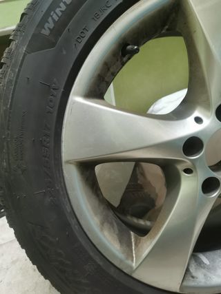 Llantas 17 y neumáticos Mercedes. 