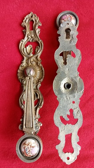 Dos tiradores armario  bronce antiguos