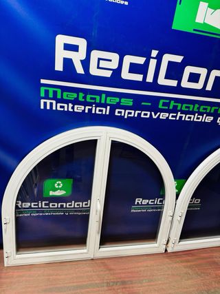 Nº47 y 48. Dos ventanas de medio punto abatibles.