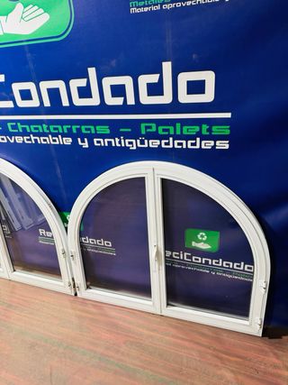 Nº47 y 48. Dos ventanas de medio punto abatibles.