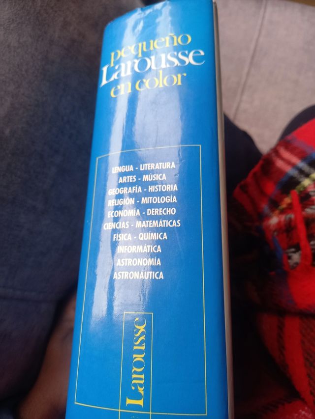 Larousse Monolingual Spanish Dictionaries: Pequeno Larousse En Color