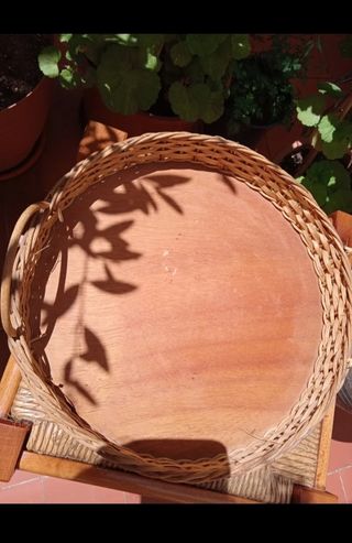 BANDEJA HECHA A MANO MIMBRE Y MADERA NATURAL ÚNICA