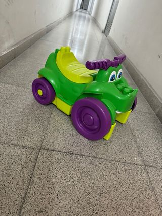 Correpasillos traga bloques cocodrilo