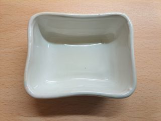 Piccolo portagioie / contenitore in ceramica