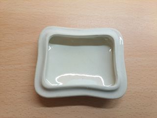 Piccolo portagioie / contenitore in ceramica