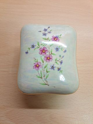 Piccolo portagioie / contenitore in ceramica