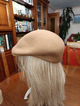 Visera color camel de mujer