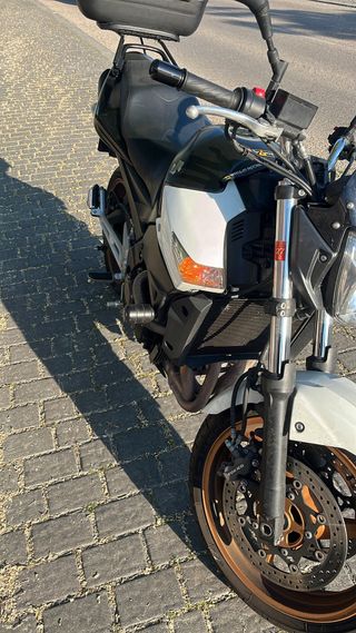 Suzuki gsr 600