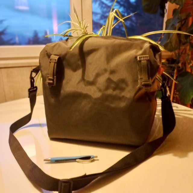 bolsa militar cuadrada