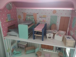 Lote Casa de madera+ muñecos+complemen