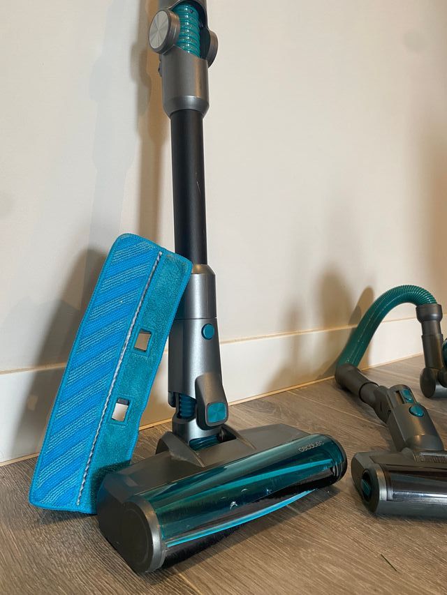 Aspiradora cecotec con accesorios