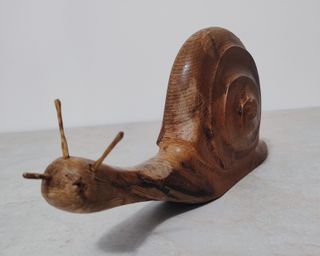 Soprammobile in legno LUMACA lavorata a mano