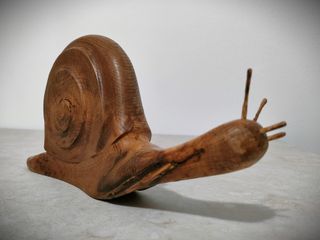 Soprammobile in legno LUMACA lavorata a mano