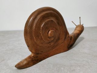 Soprammobile in legno LUMACA lavorata a mano