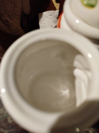 Due contenitori con coperchio