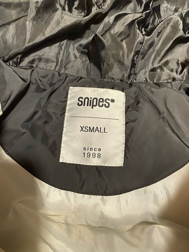 Abrigo snipes blanco y negro