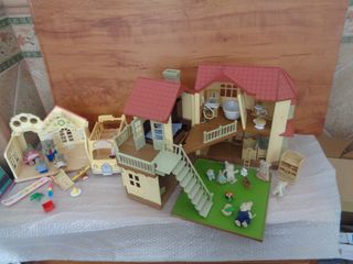 muñeca casa sysvanian + coche+ jarderian, funciona