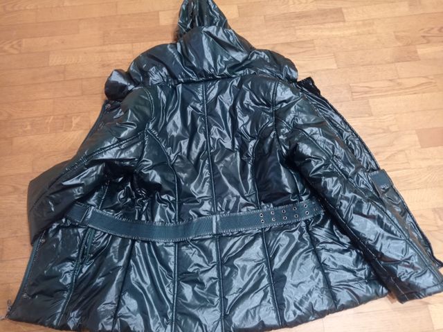 Piumino da donna verde lucido