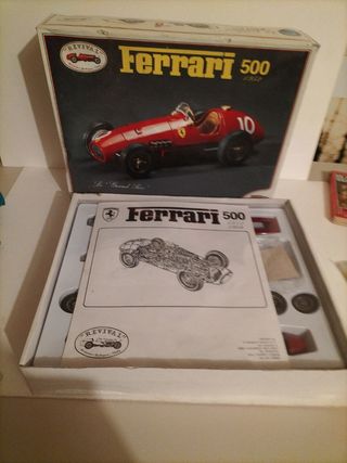 Coche a escala antiguo para montar