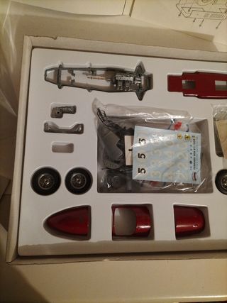 Coche a escala antiguo para montar