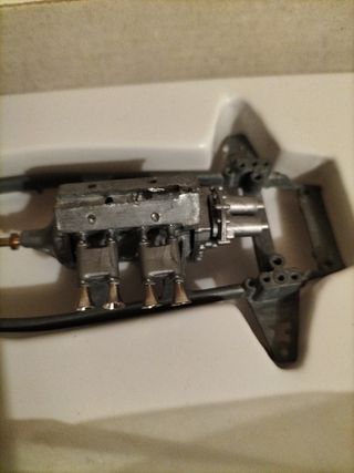 Coche a escala antiguo para montar