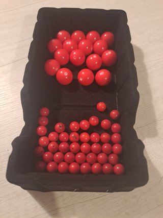 Perline sferiche in pasta di corallo