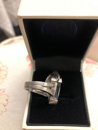 Anillo de brillantes en oro blanco y agua marina