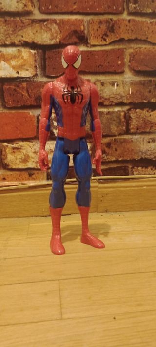 4 figuras super heroes