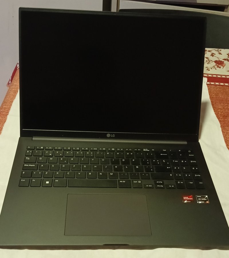 Portàtil LG 16U70Q