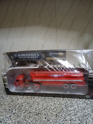 Siete camiones colección tipo maquetas
