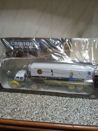 Siete camiones colección tipo maquetas