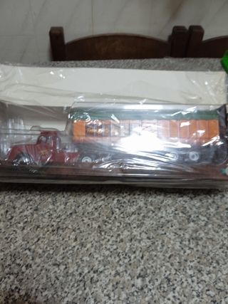 Siete camiones colección tipo maquetas
