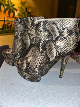 Botines serpiente talla 38 tacón 14 cm