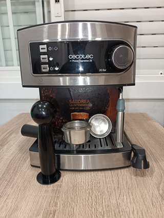 Cafetera cecotec 20 bar ,por 30€