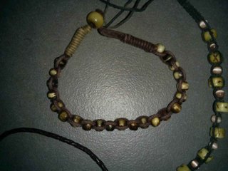 4x pulseras de cuerda con abalorios y demás