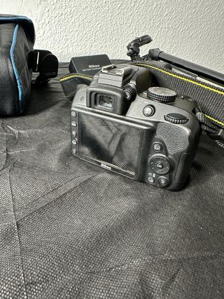 Cámara Nikon D3300 con funda y trípode