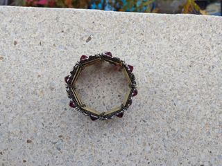 Pulsera con pedrería.