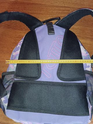 Mochila lila y estampado colores Totto