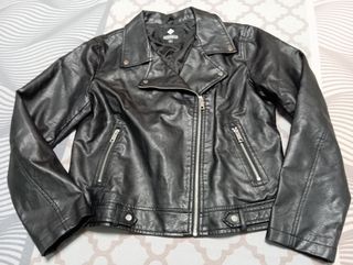 Chaqueta de cuero negra de mujer