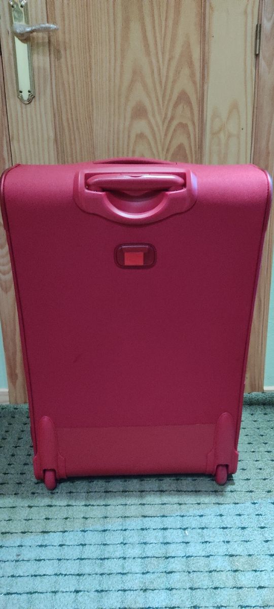 Maleta grande Roncato con ruedas.