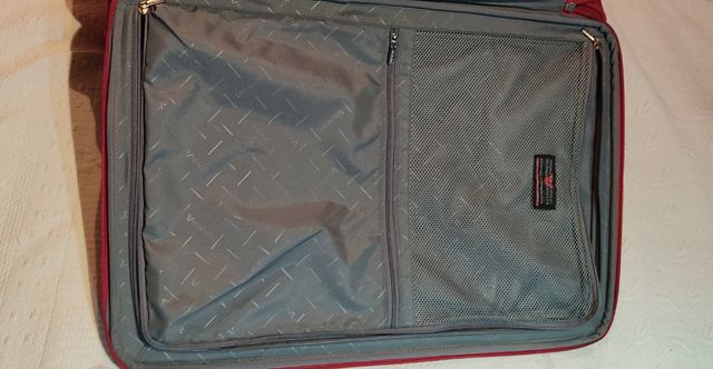 Maleta grande Roncato con ruedas.