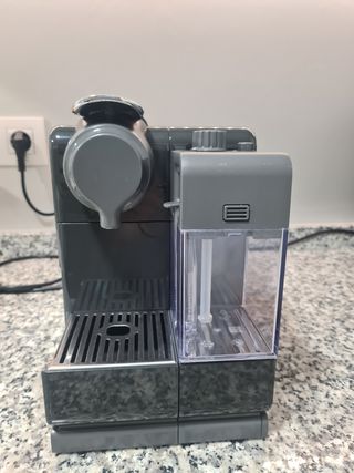 Cafetera Nespresso Delonghi Lattissima