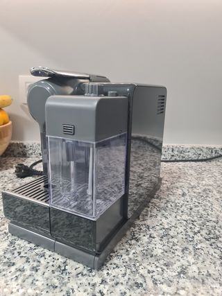 Cafetera Nespresso Delonghi Lattissima