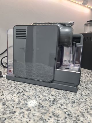 Cafetera Nespresso Delonghi Lattissima