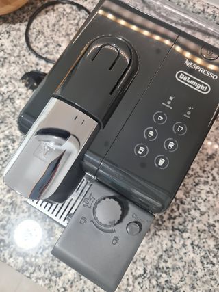 Cafetera Nespresso Delonghi Lattissima
