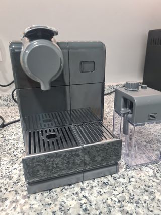 Cafetera Nespresso Delonghi Lattissima
