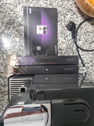 Cafetera Nespresso Delonghi Lattissima